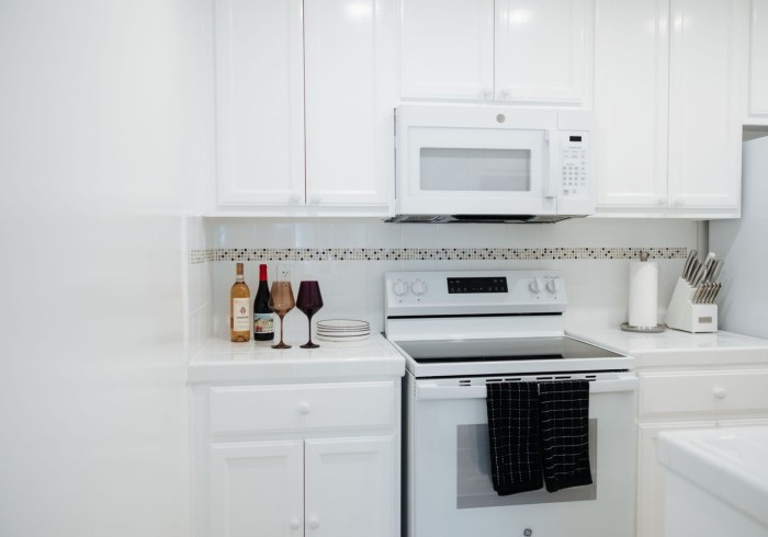 King Oceanview Full Kitchen Studio with Balcony - 3