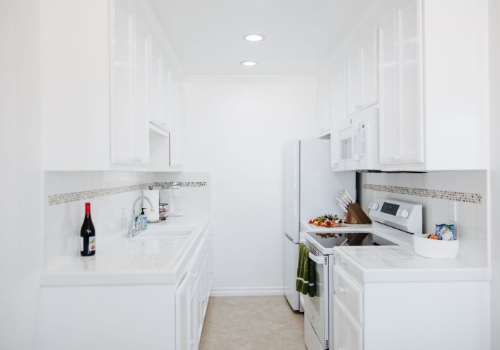 King Standard Full Kitchen Studio - 4