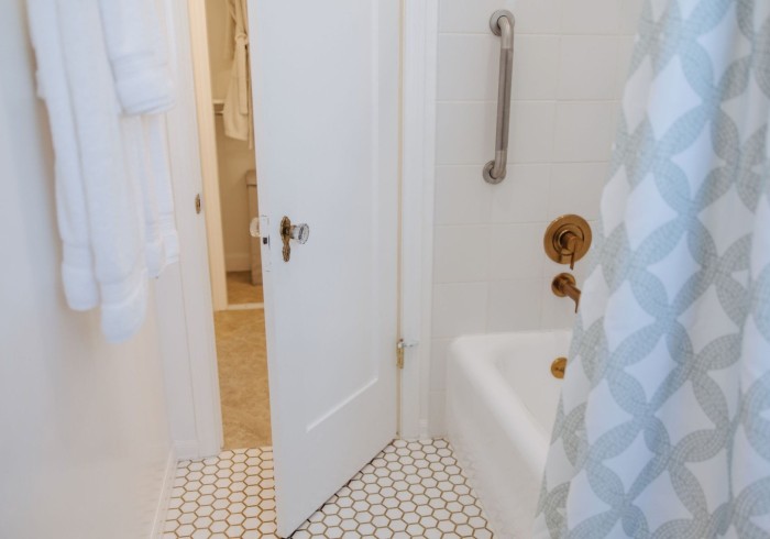 King Standard Full Kitchen Studio - 8