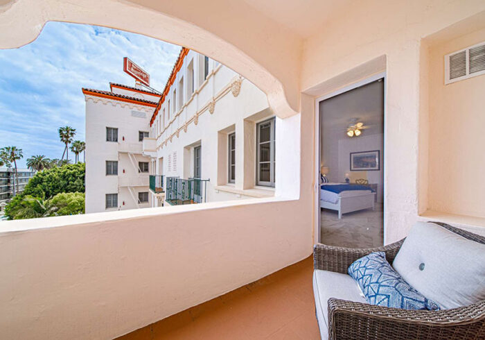 King Oceanview Studio with Balcony - 4